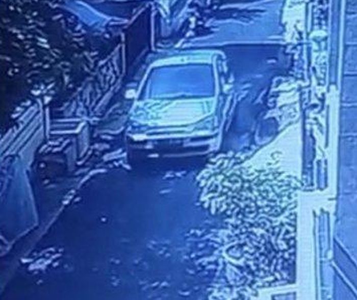 Rekaman CCTV saat Hyundai Getz milik orang tua Anthony Sinisuka Ginting diembat maling