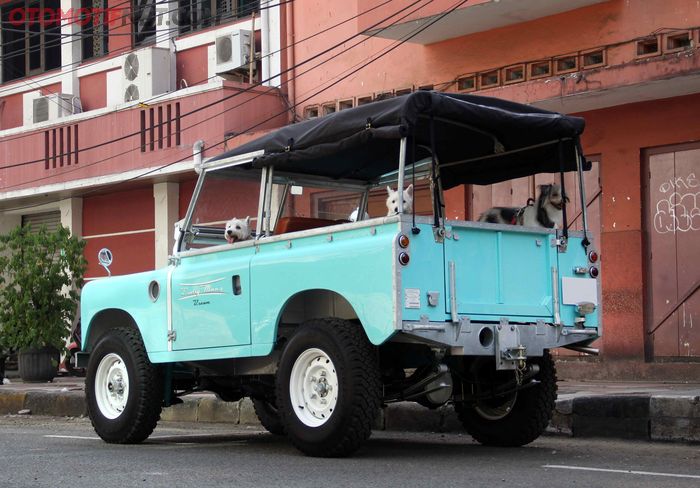 Land Rover Series II SWB 1959 milik Eche dibikin ala Cuba Style, topless is the best!