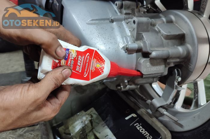 Ciri-ciri oli gardan motor matik harus segera diganti