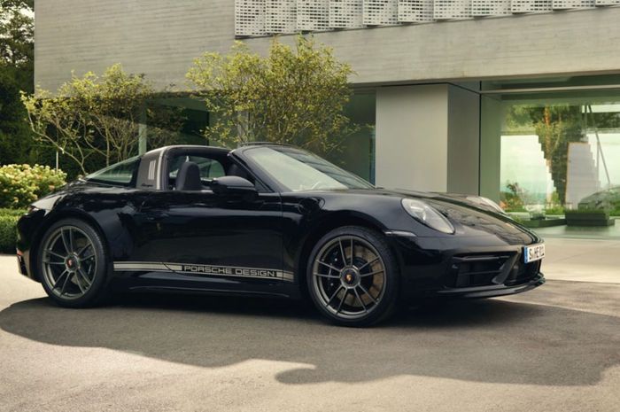 Porsche 911 Edition 50 Years Porsche Design yang berbasis Porsche 911 Targa 4 GTS.