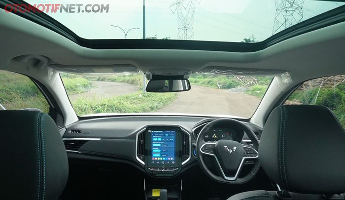 Interior Almaz RS Pro Hybrid mewah dengan fitur WIND, IoV hingga sunroof