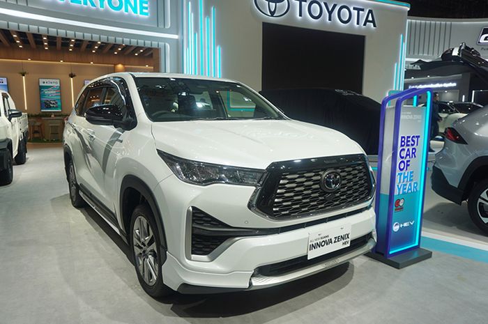 Kijang Innova Zenix HEV di IIMS 2024.