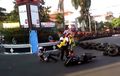 Tak Terima karena Crash, Pembalap Road Race Pukul Lawannya yang Sedang Melaju Pakai Bodi Motor