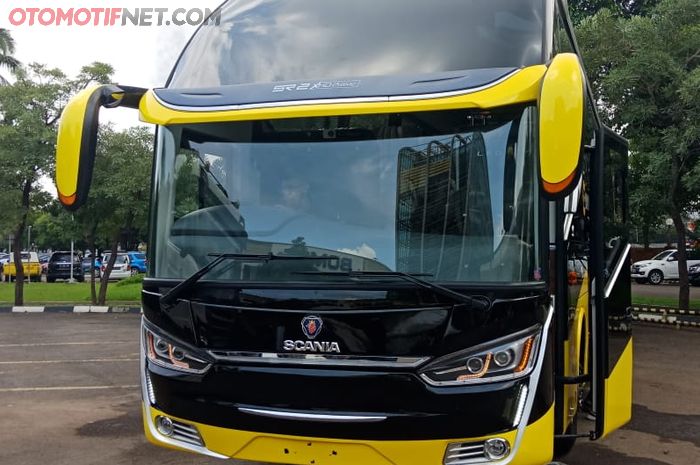 Bus Scania K410IB salah satu armada yang digunakan untuk rute Trans Jawa