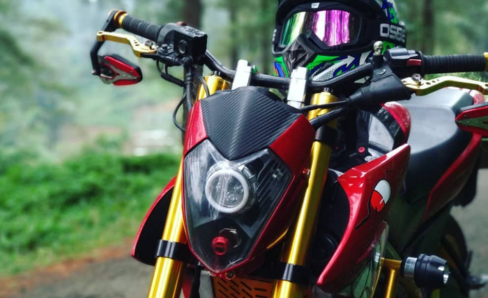 Lampu depan memakai bawaan Suzuki Satria F buatan Thailand