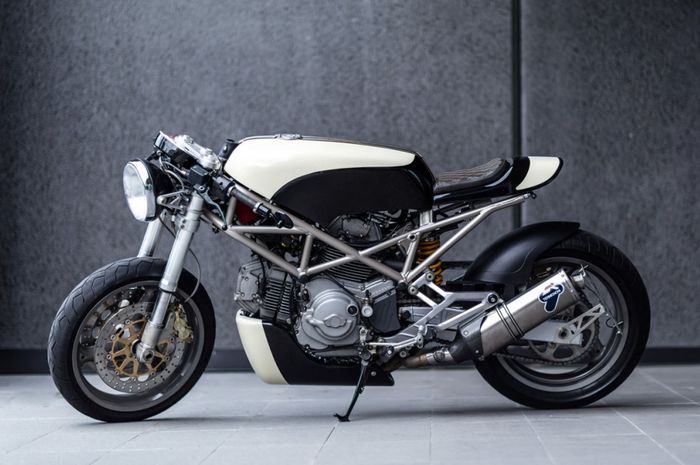 Ducati Monster 400ie (2004) &ldquo;Flat White&rdquo; cafe racer besuta Max Bettridge