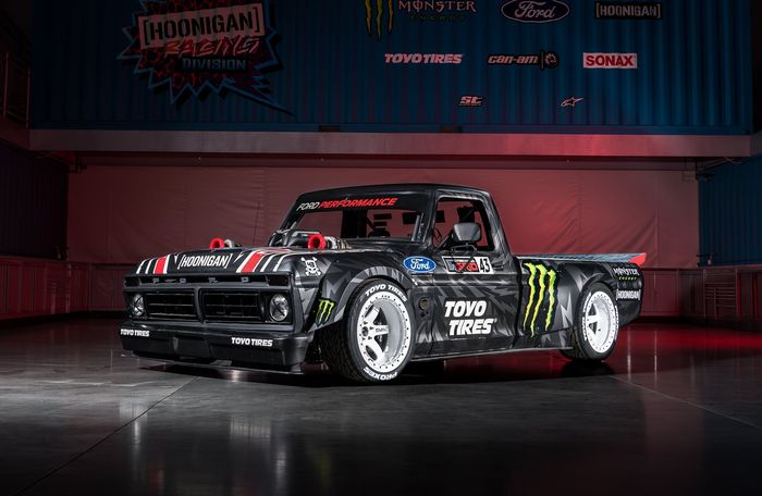 Penampilan depan Ford F-150 Hoonitruck milik Ken Block 