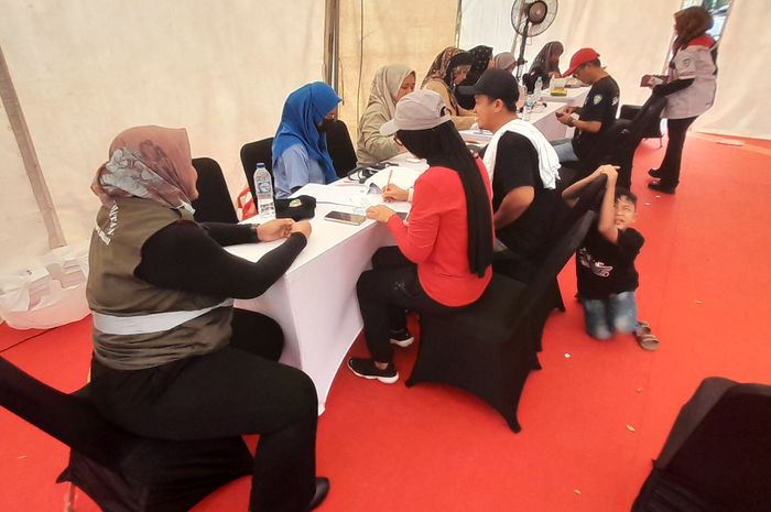 Cek kesehatan di acara Daihatsu Kumpul Sahabat Bekasi