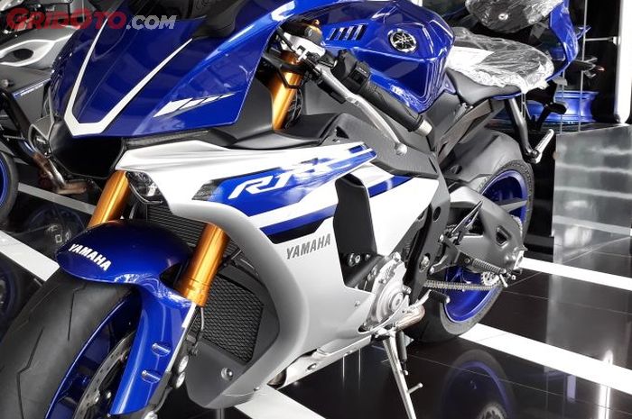 Jajaran Yamaha CBU 2018 diisi oleh Yamaha R1 2017 dan Yamaha T-MAX DX