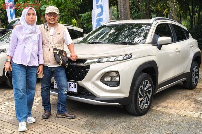 Joko Purnomo dan istri. Beli Suzuki Fronx tanpa lihat barang tanpa test drive