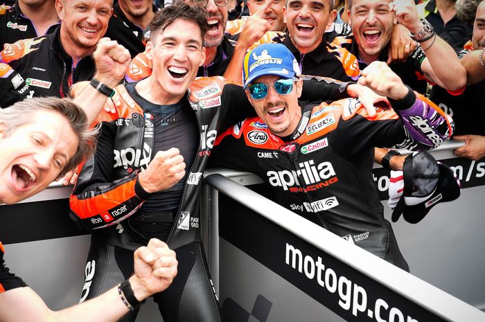 Maverick Vinales akan bantu Aleix Espargaro untuk juara dunia MotoGP 2022. Berarti akan mejegal mantannya, Yamaha dan Fabio Quartararo. 