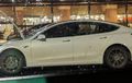 Enggak Kepikiran! Salah Satu Bagian Mobil Tesla Ini Bisa Digunakan untuk Ganti Popok