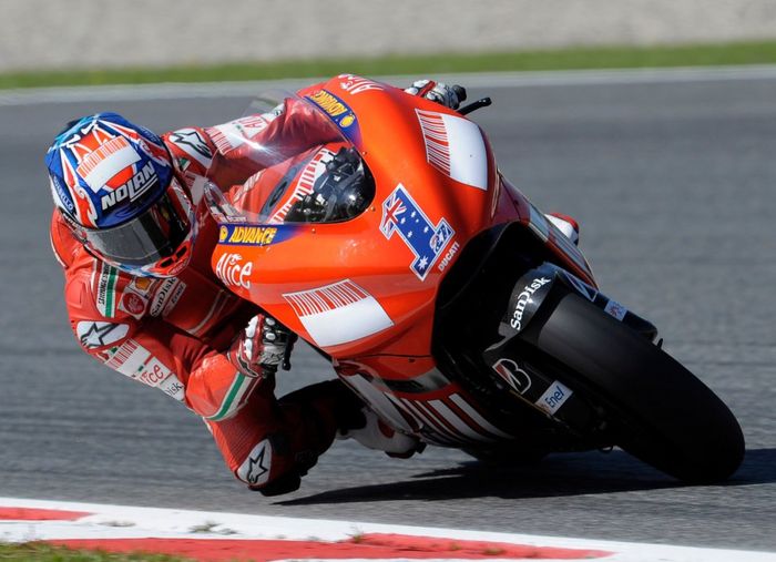 Casey Stoner memacu Ducati GP8