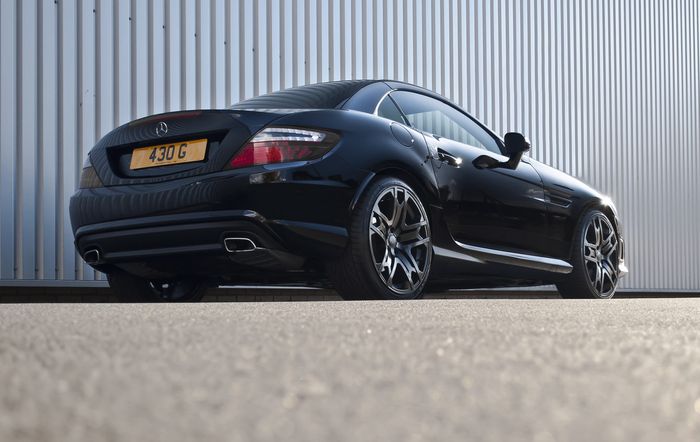 Tampilan belakang modifikasi Mercedes-Benz SLK 200 garapan Kahn Design