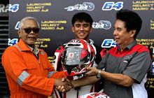 Kental Nuansa Indonesia, Mario Aji Pamer Helm Baru dengan Motif Batik Telaga Sarangan Untuk Moto3 2023