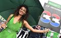 Cewek Cantik Ini Jadi Grid Girl Formula 1 yang Beruntung