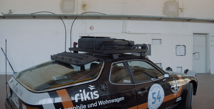 Roff rack yang siap menampung ban cadangan, logistik dan perlengkapan ekstra untuk berpetualang.