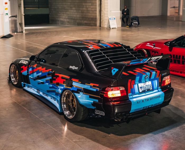 Modifikasi BMW M3 E36 sangar dihias livery tri-tone atraktif khas divisi M BMW