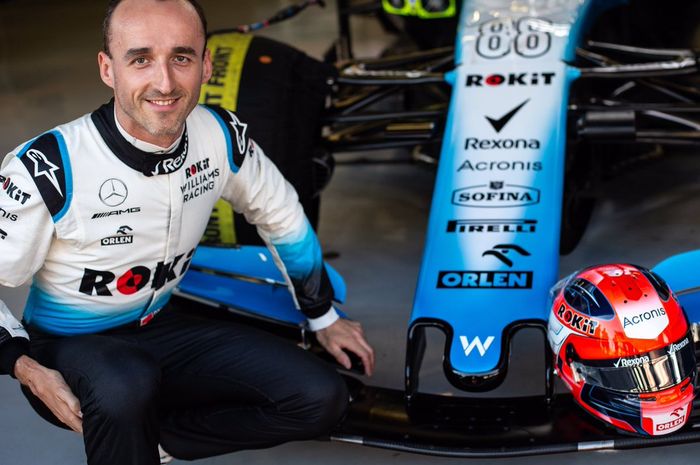 Robert Kubica mengatakan dirinya sempat merasa panik menjelang start F1 Australia karena tidak bisa melihat lampu start