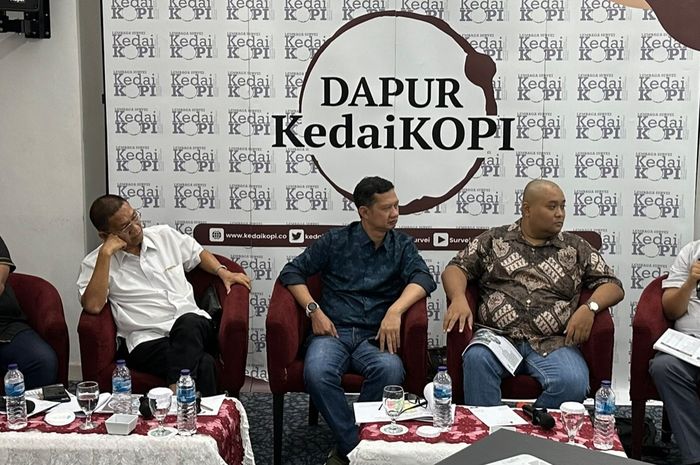Pembatasan usia kendaraan tercantum di UU, No. 2/2024, tentang Provinsi Daerah Khusus Jakarta (DKJ), diskusi digelar oleh  lembaga survei Kedai Kopi (26/6/2024)