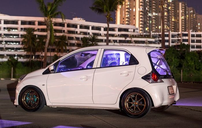 Modifikasi Honda Brio lawas gaya minimalis tapi tetap sporty
