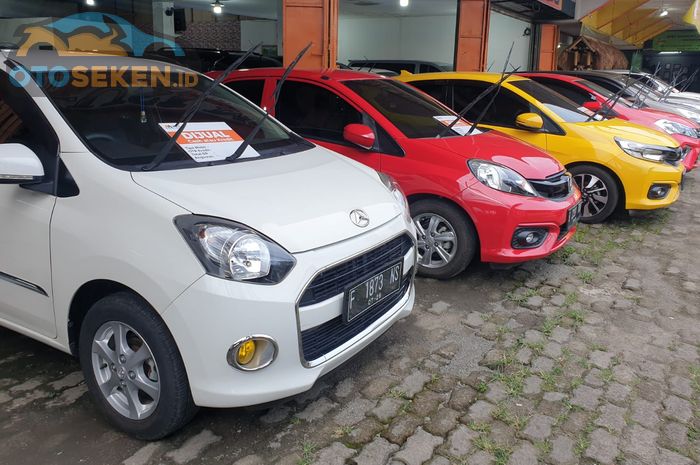 Mobil Bekas di showroom Solusi Mobilindo