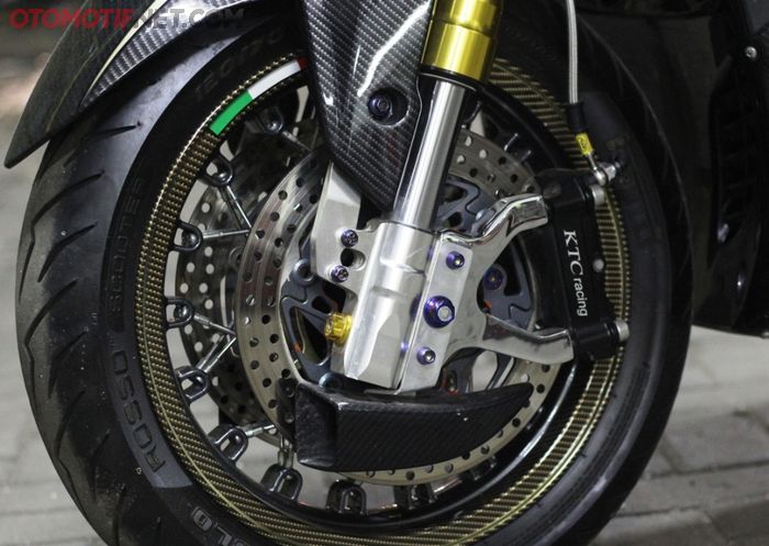 USD Equinox dikombinasi kaliper KTC monobloc 4P lengkap dengan air scoop custom ala MotoGP, padet!