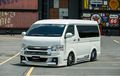 Toyota HiAce Tampil Stylish dan Kandas Ditopang Airsus Bisa Melata