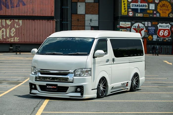 Modifikasi Toyota HiAce asal Thailand tampil elegan dan stylish