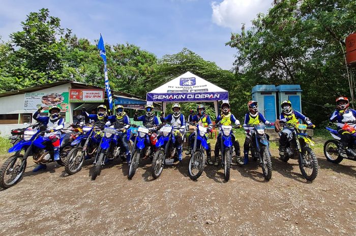 T Yamaha Indonesia Motor Mfg mengadakan kegiatan trabasan menggunakan Yamaha WR 155R di Bukit Hambalang, Bogor.