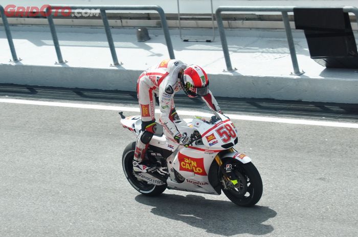 Merinding Gridoto Com Saksi Mata Tewasnya Marco Simoncelli Di Motogp Malaysia 2011 Ini Suasananya Gridoto Com