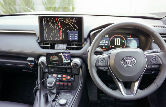  Toyota RAV4 5D Adventure juga dibekali fitur AR (Augmented Reality)