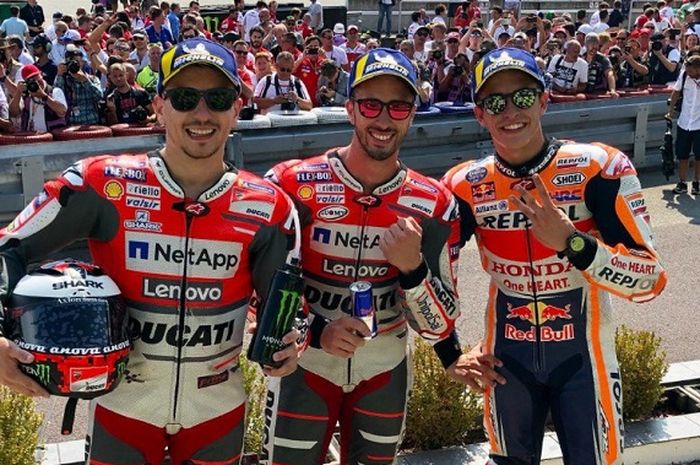 Jorge Lorenzo, Andrea Dovizioso dan Marc Marquez berpose usai balap MotoGP Ceko.