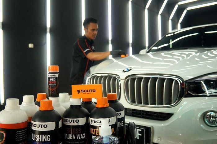 Ilustrasi perawatan body mobil setelah menggunakan nano ceramic coating dari Scuto