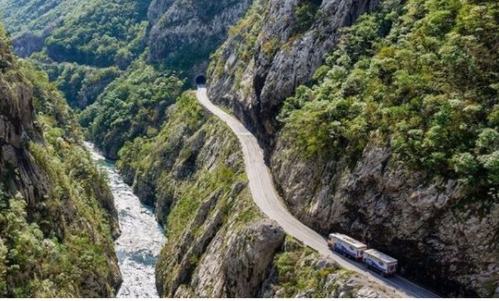 Moraca Canyon Road di Bosnia