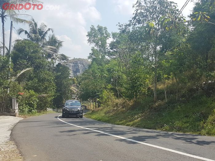 Banyak kelokan di jalan dari Pracimantoro hingga Pacitan 