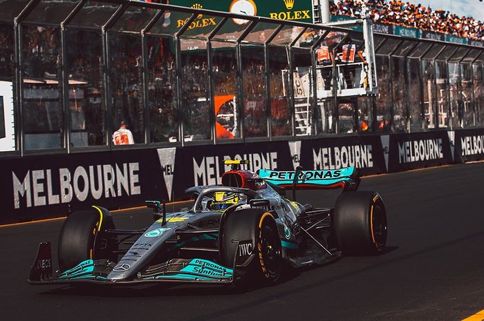 Mercedes menahan diri untuk upgrade W13