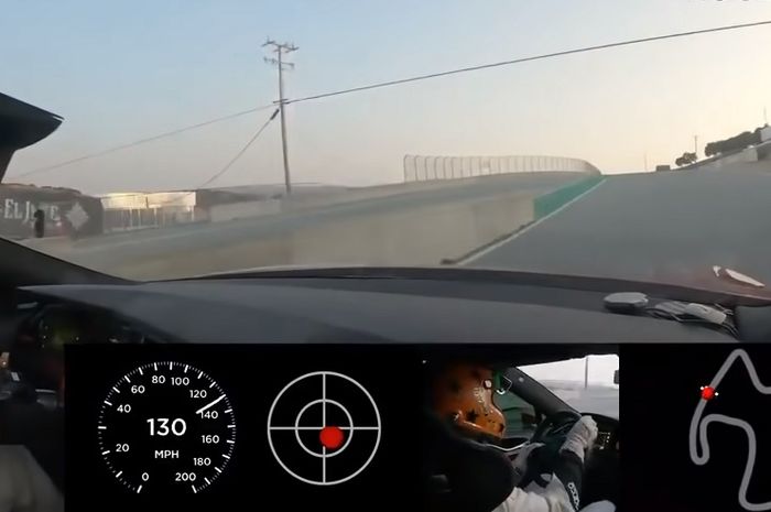 Tesla Model S Plaid diuji coba melahap Sirkuit Laguna Seca.