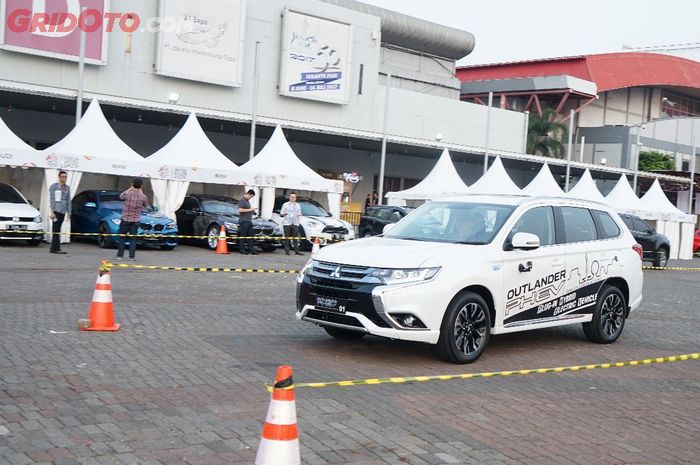 Mitsubishi Outlander Phev Ada Tombol Chrg Dan Save, Apa Fungsinya? - Gridoto.com