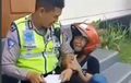 Pakai Suzuki Satria F150 Ban Cacing dan Tak Ada Pelat Nomor, Remaja Nangis di Depan Polisi Enggak Mau Ditilang