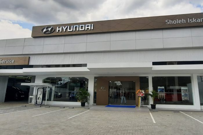 Hyundai Sholeh Iskandar di Jl. Sholeh Iskandar No. 8, Cibadak, Tanah Sereal, Kota Bogor, Jawa Barat