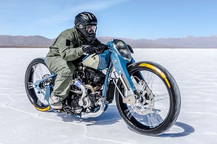 Harley-Davidson Evolution custom salt racer dari Lucky Custom