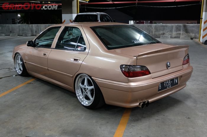 Peugeot 406 dengan kelir terinspirasi iPhone