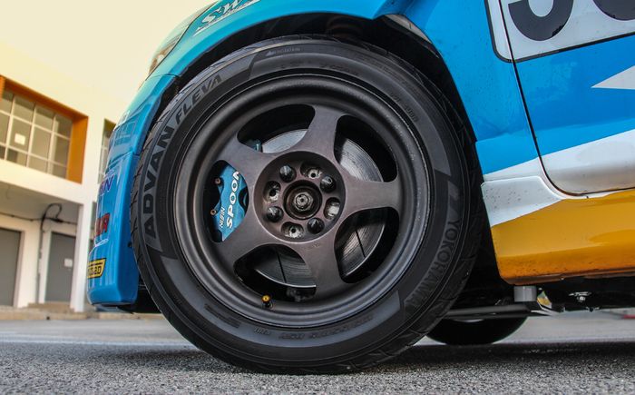 Honda Jazz pakai pelek Spoon SW388 warna black doff ukuran 15 inci