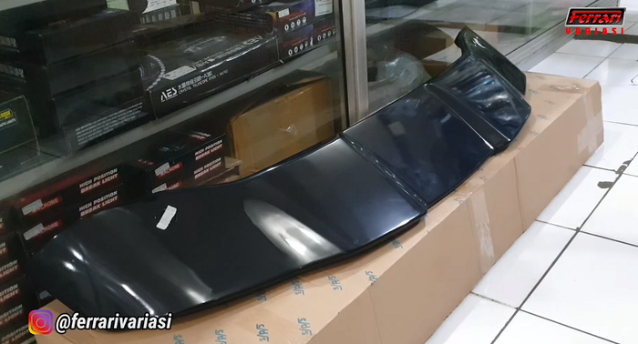 Spoiler belakang Suzuki XL7