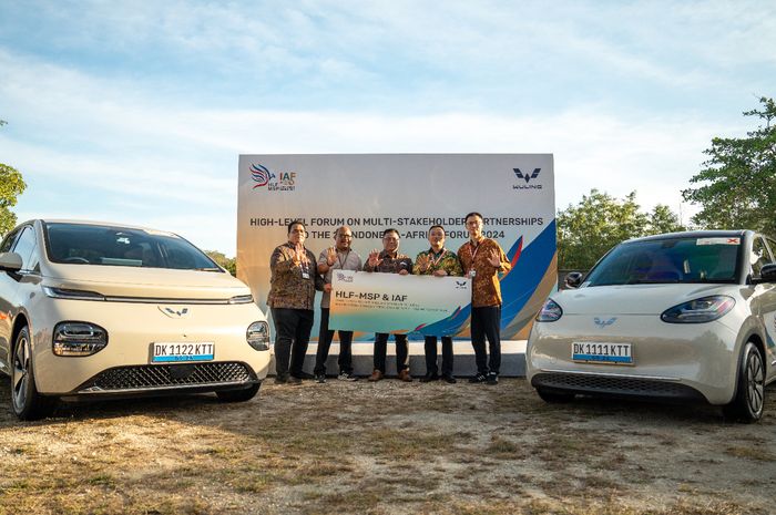 Serah terima unit mobil listrik Wuling untuk ajang internasional HLF-MSP &amp; 2nd IAF 2024.