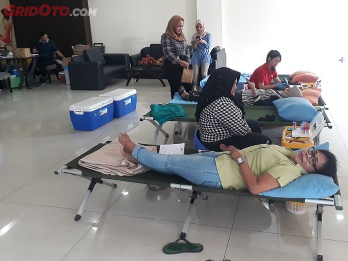 Acara donor darah bersama Palang Merah Indonesia (PMI)