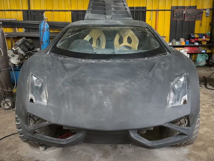 Modifikasi replika Lamborghini Gallardo ini didesain presisi mirip model aslinya