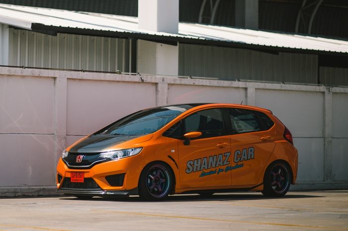 Modifikasi Honda Jazz GK5 adopsi gaya sporty minimalis dan bertenaga 344 dk