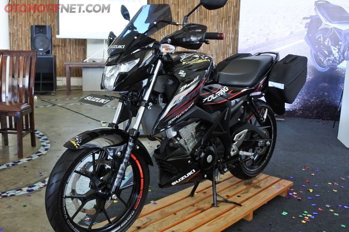 GSX-150 Bandit dengan aksesoris resmi Suzuki.